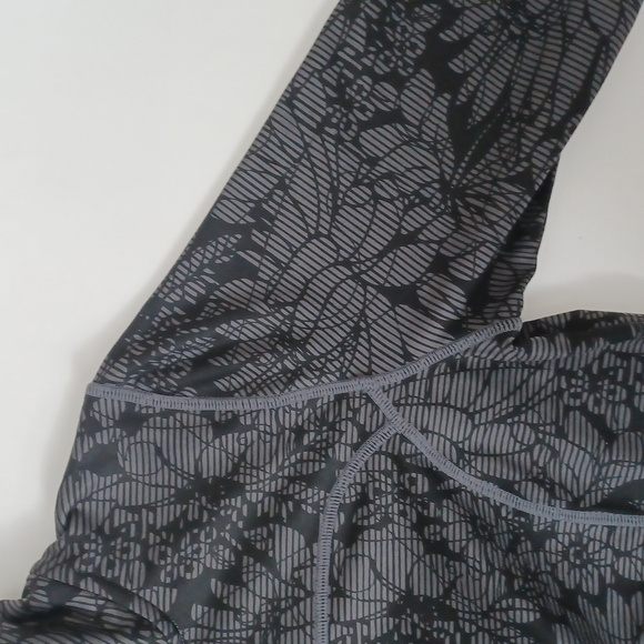 ✨3/$25✨ Mondetta Gray and Pink Floral Athletic Jacket - S - Picture 8 of 11